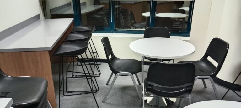 Pantry and café seating – Aster Office – Sharjah