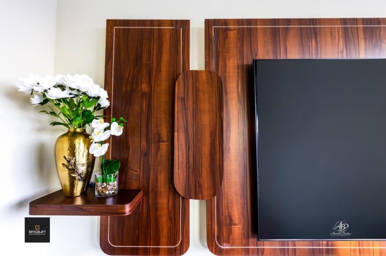 Walnut wall panel detail – Villa – Tilal Al Furjan