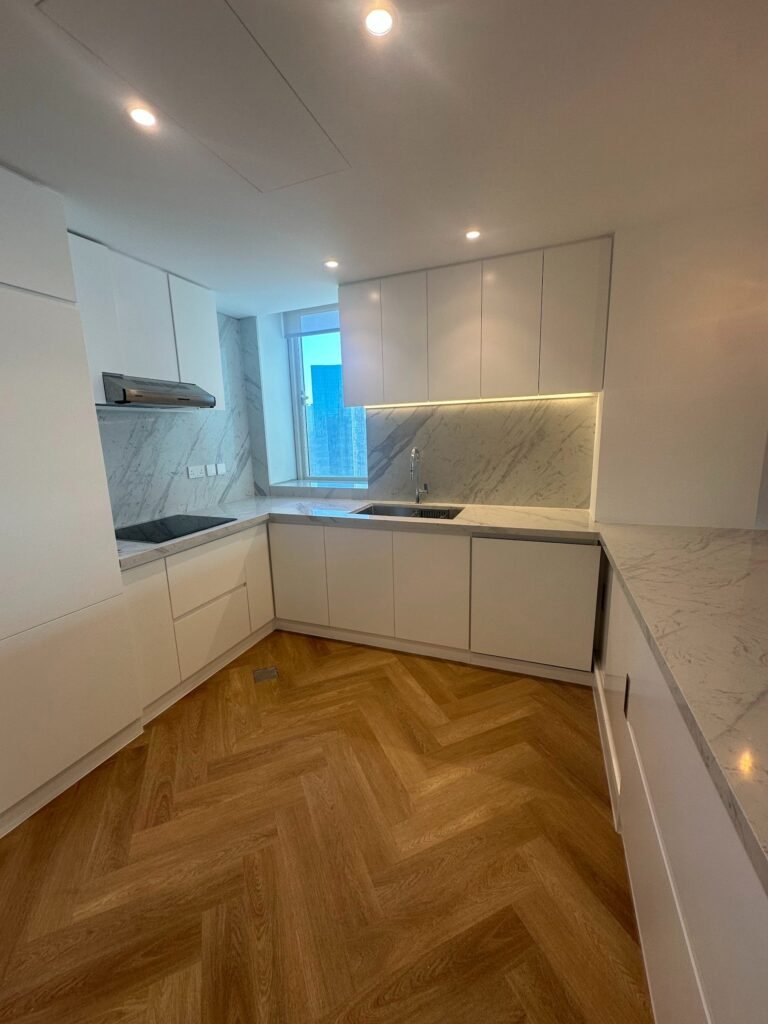 L-shaped kitchen – Kitchen Joinery – Murjan, Dubai Marina