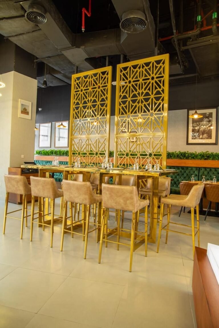 Gold screen partitions – Pepper Mill Restaurant – Yas Mall, Abu Dhabi