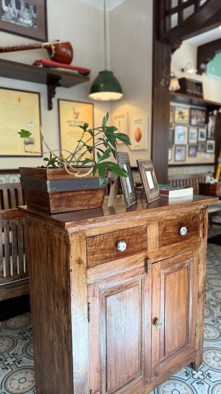Decor detail – Raju Omlet Restaurant